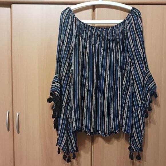 ROMEO & JULIET COUTURE Boho Striped Bell Sleeve with Tassels Blouse, Sz L, Used - Picture 3 of 11